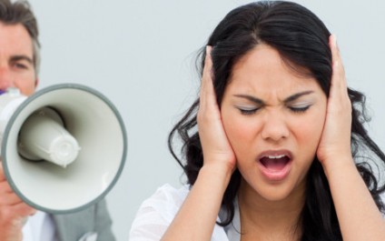 Diffuse negative online comments the right way