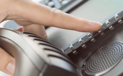 Choosing between VoIP softphones and hardphones