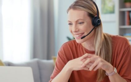Softphones explained: 5 Benefits for modern teams