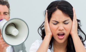 Diffuse negative online comments the right way