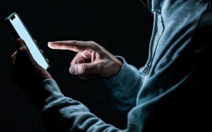 Apple urges iPhone users to upgrade as spyware threat grows