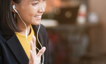 Why you should consider softphones over desk phones
