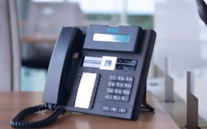 VoIP softphones vs. hardphones: Which is better for your business?