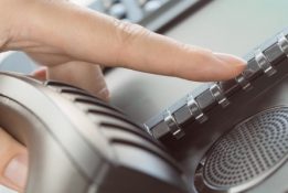 Choosing between VoIP softphones and hardphones