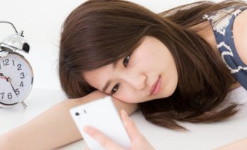 Engaging on-hold messages via VoIP