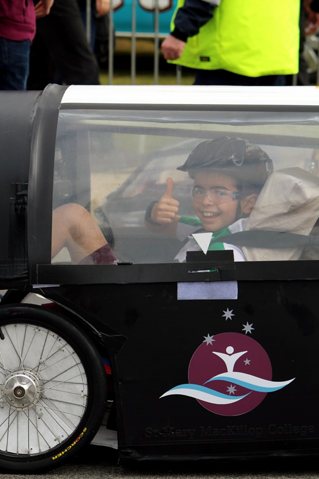 Students and sun shine at Pedal Prix (7)