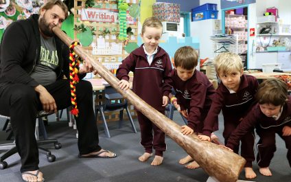 Kindy classes explore sounds of the digeridoo