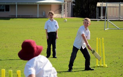 Perth Scorchers give kids a go at cricket