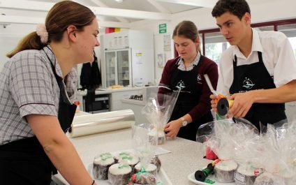 Christmas Cakes and Hampers