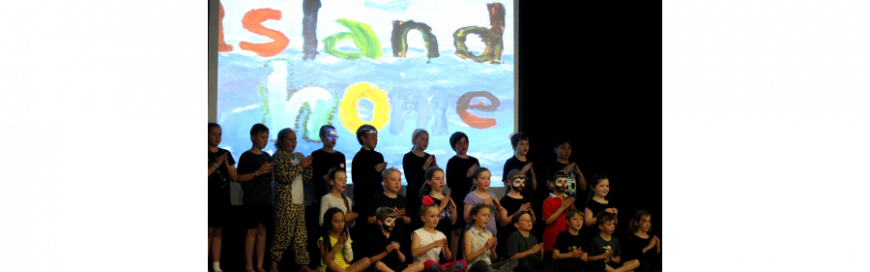Assembly and Awards 3JK – wonderful aunts, islands and teachers