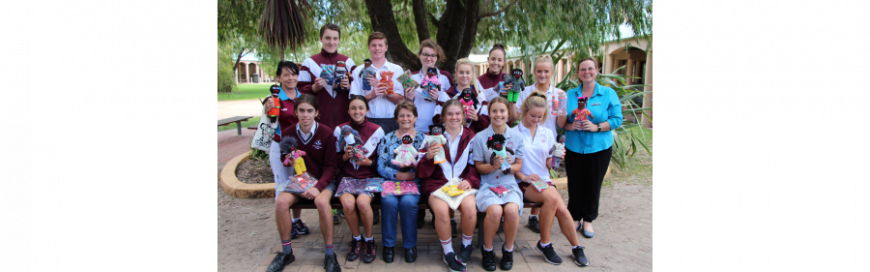 Senior students make dolls for children in Africa