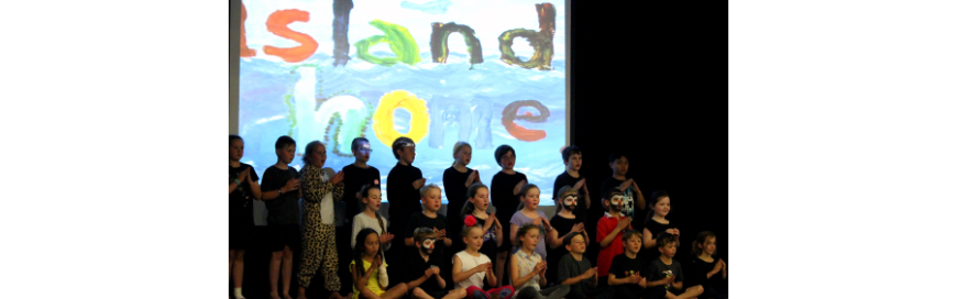 Assembly and Awards 3JK – wonderful aunts, islands and teachers