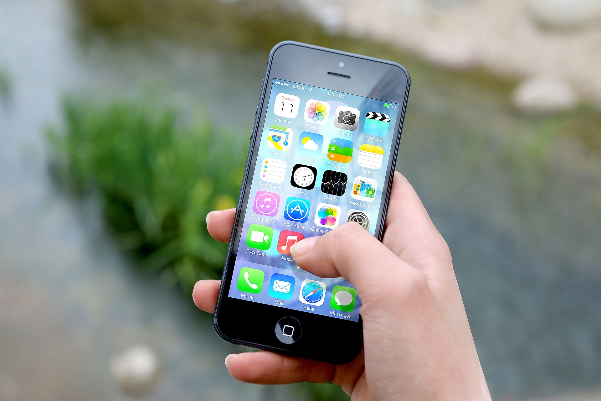 What Are Blue And Green Bubbles On Iphone Imessage Explained Houk Consulting