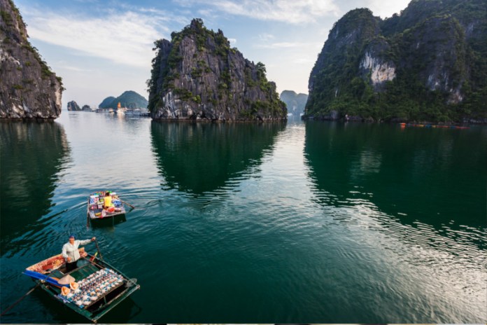 Halong-Bay-Locals-9074