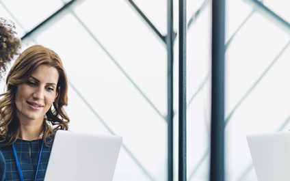 Why companies that develop their own software get bigger?