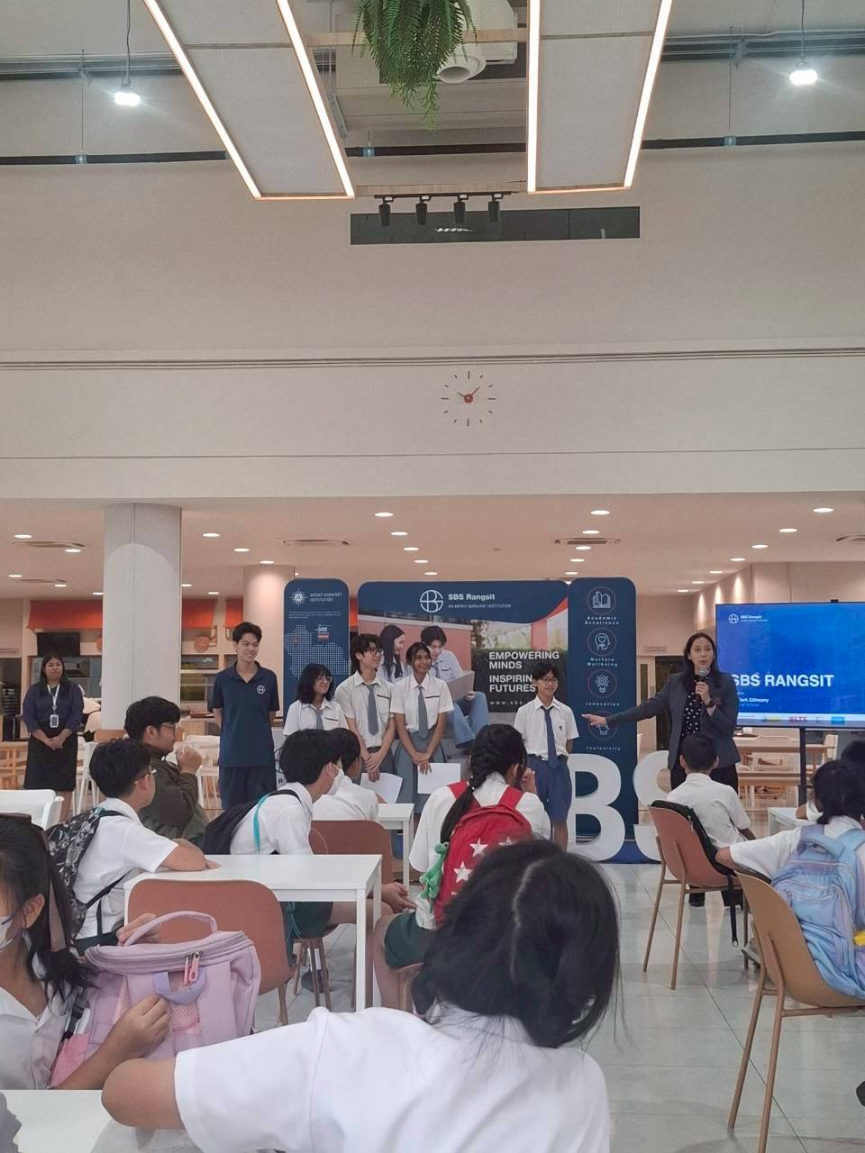 LINE_ALBUM_visit satit_251211_11