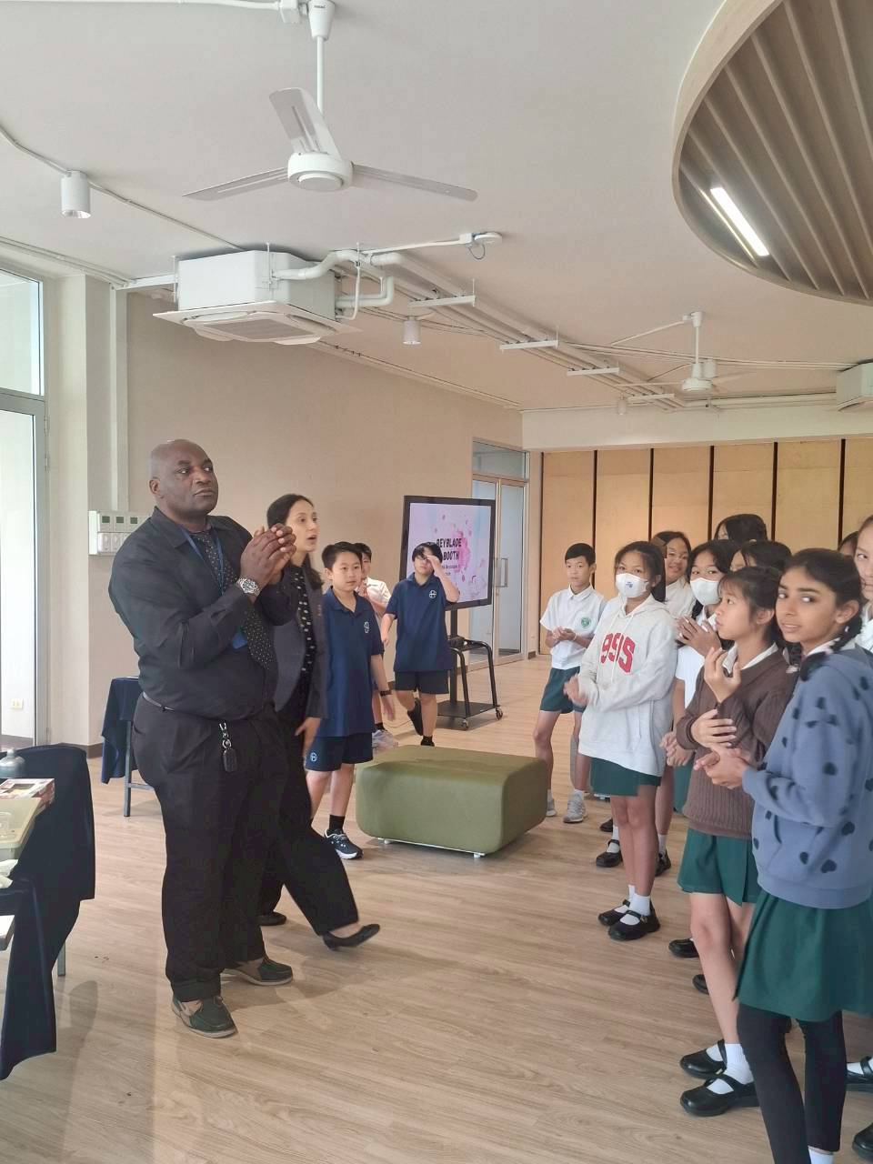 LINE_ALBUM_visit satit_251211_128