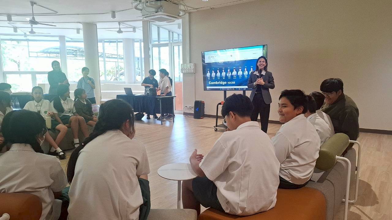 LINE_ALBUM_visit satit_251211_129