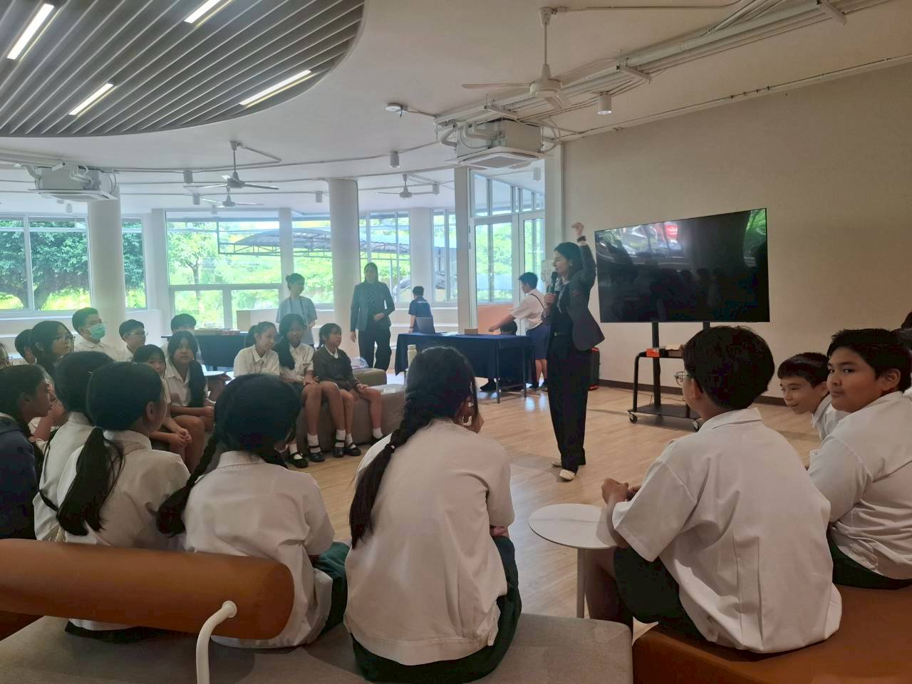 LINE_ALBUM_visit satit_251211_130