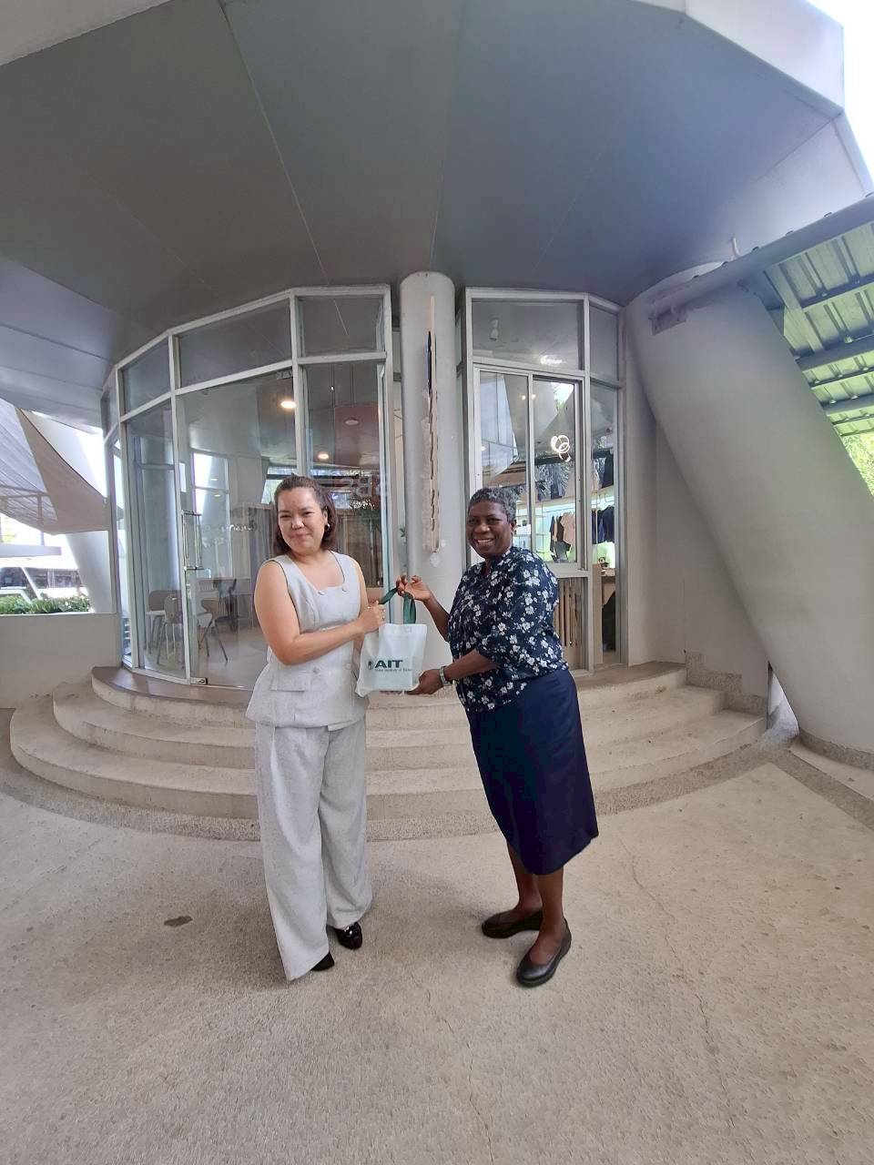 LINE_ALBUM_visit satit_251211_150