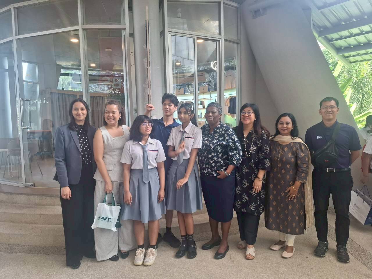 LINE_ALBUM_visit satit_251211_152