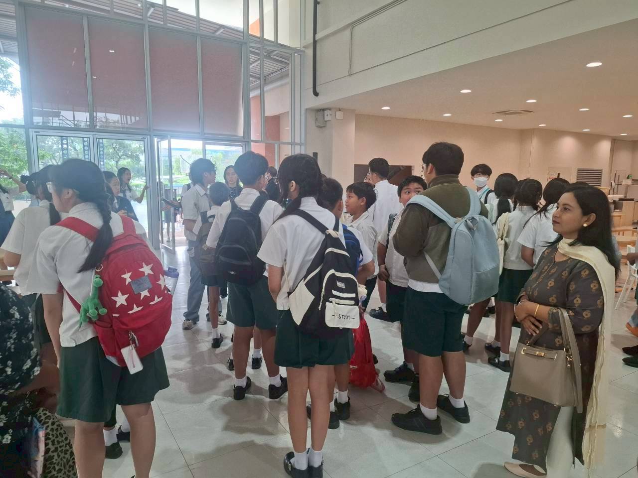 LINE_ALBUM_visit satit_251211_17