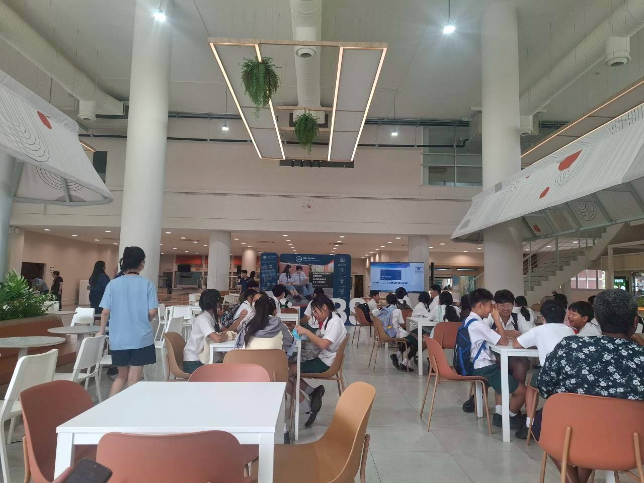 LINE_ALBUM_visit satit_251211_3