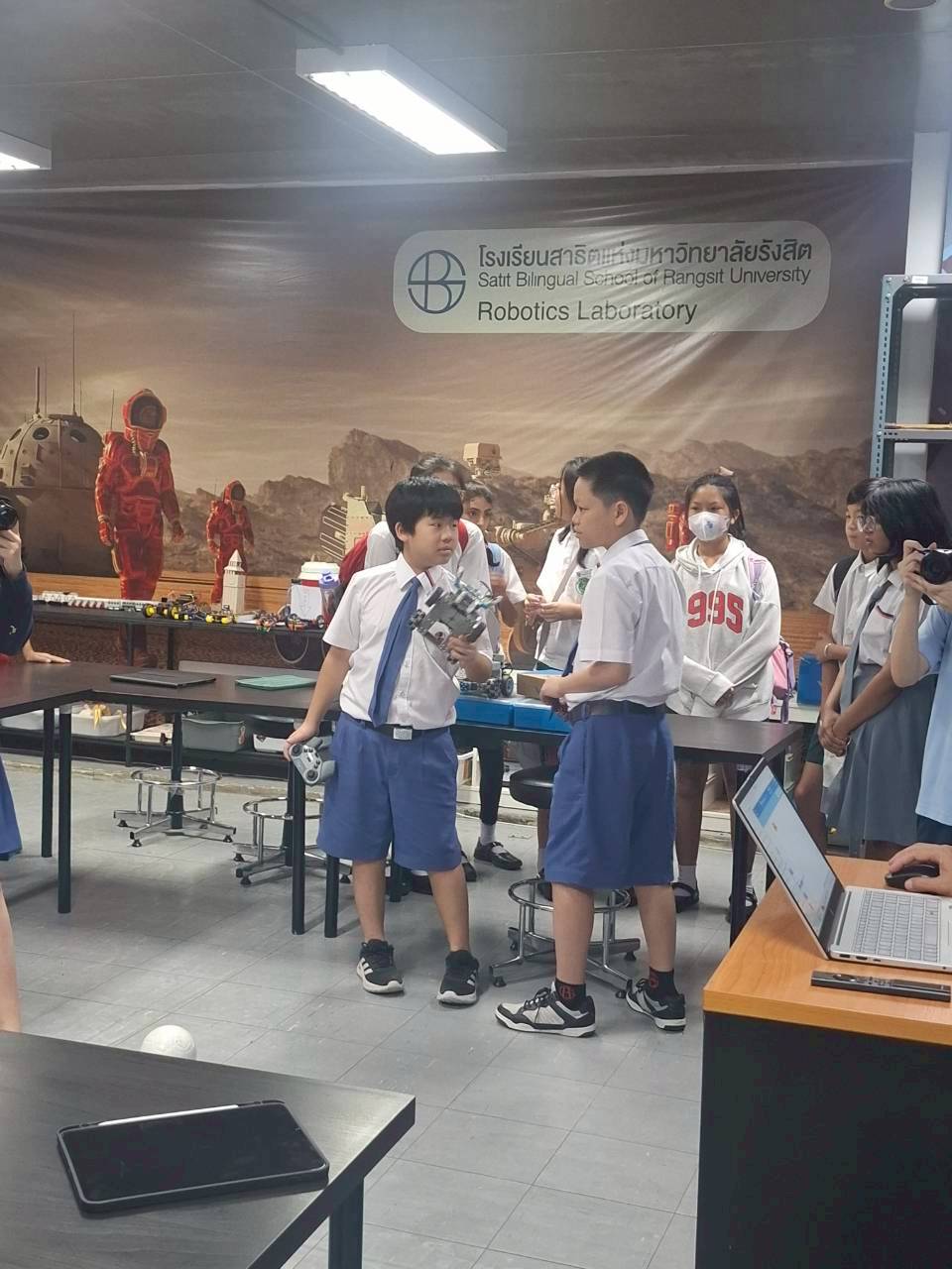 LINE_ALBUM_visit satit_251211_46