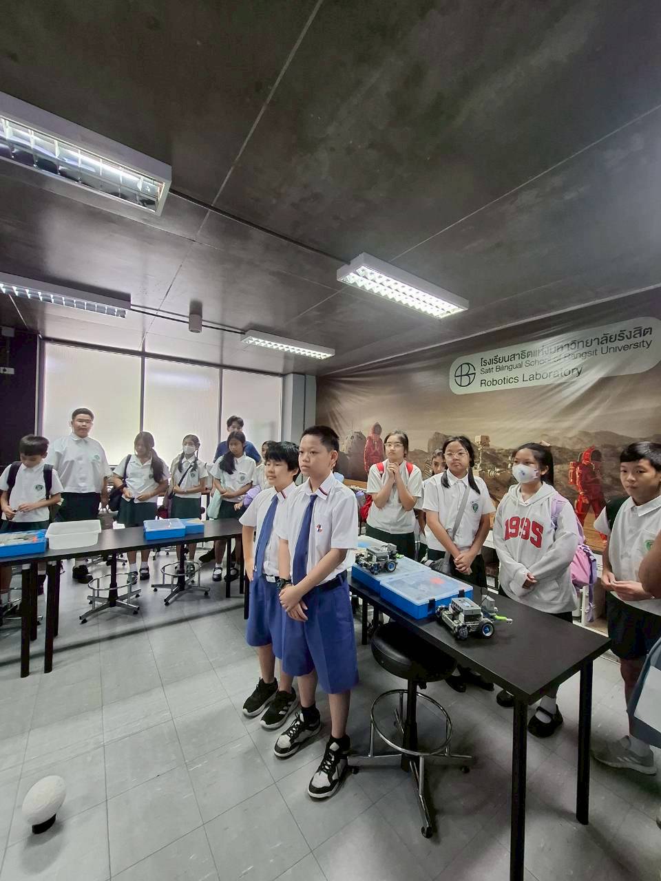 LINE_ALBUM_visit satit_251211_47