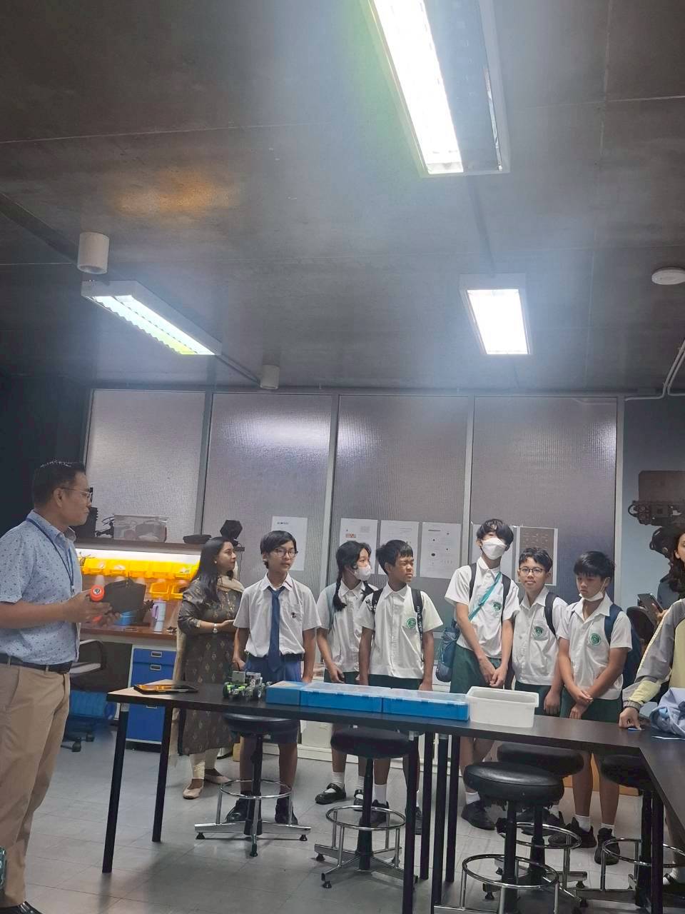 LINE_ALBUM_visit satit_251211_51