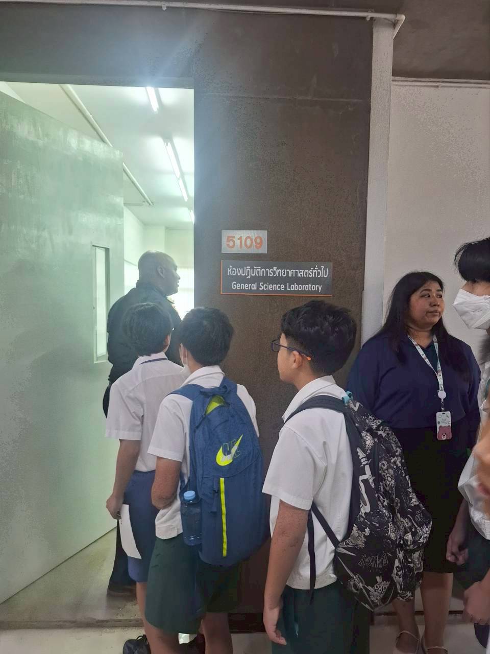 LINE_ALBUM_visit satit_251211_52