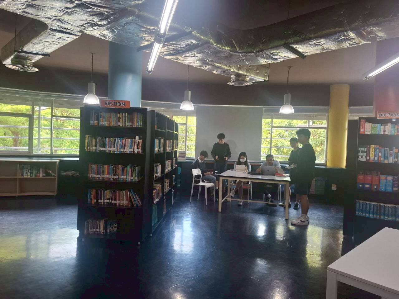 LINE_ALBUM_visit satit_251211_64