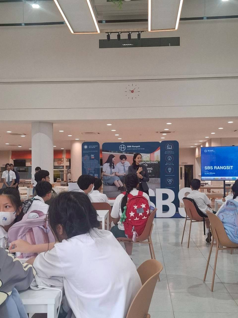 LINE_ALBUM_visit satit_251211_8