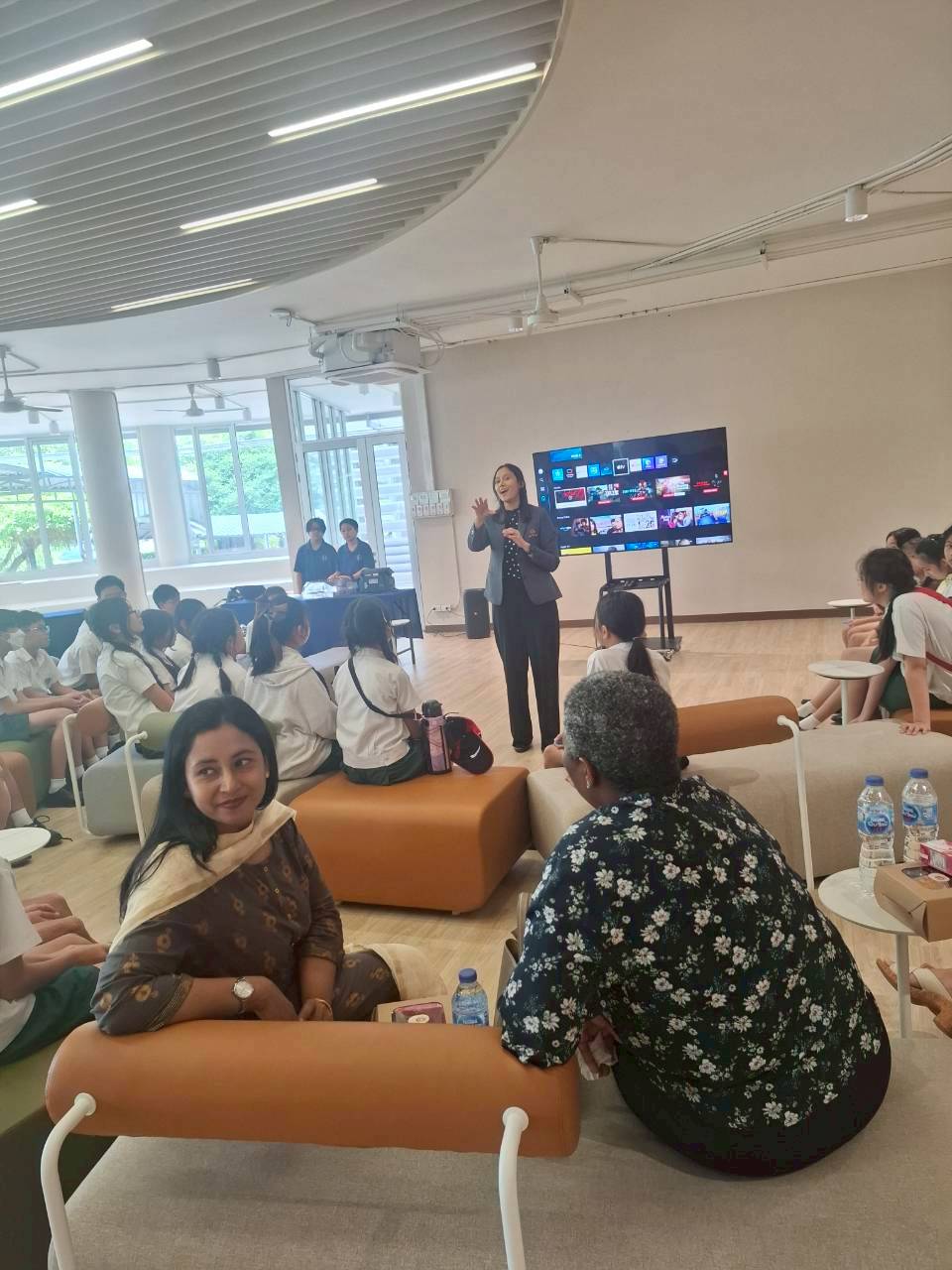 LINE_ALBUM_visit satit_251211_92