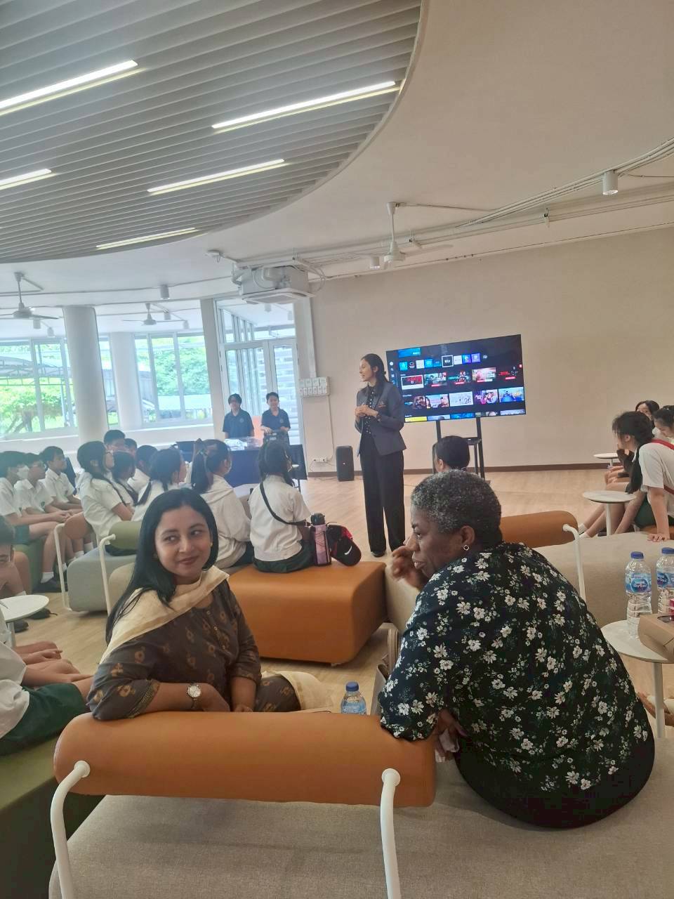 LINE_ALBUM_visit satit_251211_93