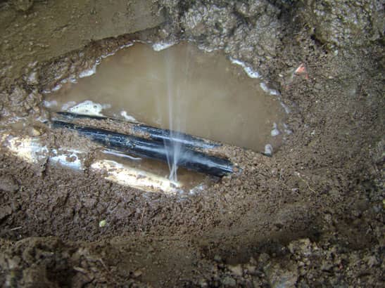 8-PVC-Pipe-Leak