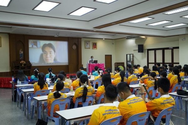 คุณไพบูลย์ พนัสบดี นายกสมาคมโปรแกรมเมอร์ไทย ได้เข้าร่วมบรรยายพิเศษ ในหัวข้อ Coding ในชีวิตประจำวัน ให้กับคณะครู และนักเรียน