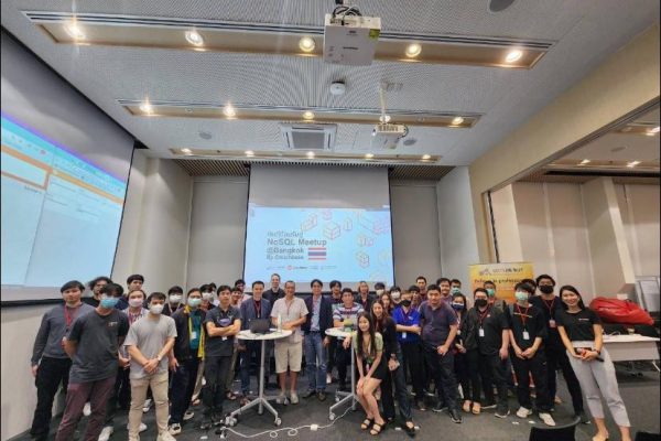 คุณไพบูลย์ พนัสบดี นายกสมาคมโปรแกรมเมอร์ไทย เข้าร่วมงาน NoSQL Meetup @Bangkok ณ Agoda Office at Central World จัดโดยความร่วมมือระหว่าง สมาคมโปรแกรมเมอร์ไทย ร่วมกับ Couchbase และ Agoda ในฐานะ community ประเทศไทย กับบริษัท Couchbase บริษัทสหรัฐอเมริกา