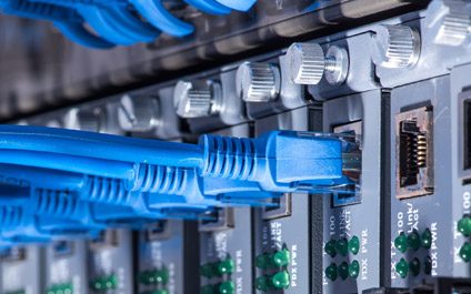 The Science Behind Electrons in Cat6 Cables and the Importance of Neat, Kink-Free Cabling