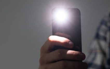 iOS 26 camera flash: When to use each setting for the best results