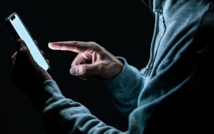 Apple urges iPhone users to upgrade as spyware threat grows