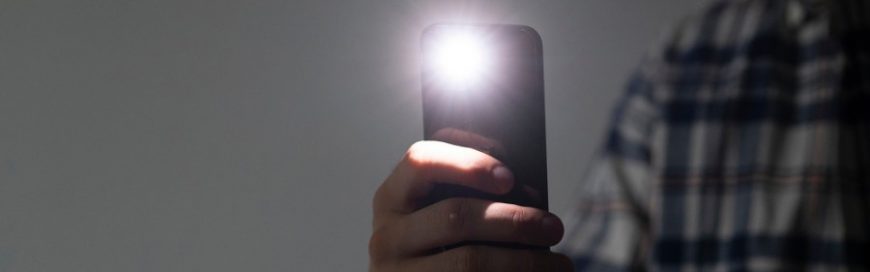 iOS 26 camera flash: When to use each setting for the best results